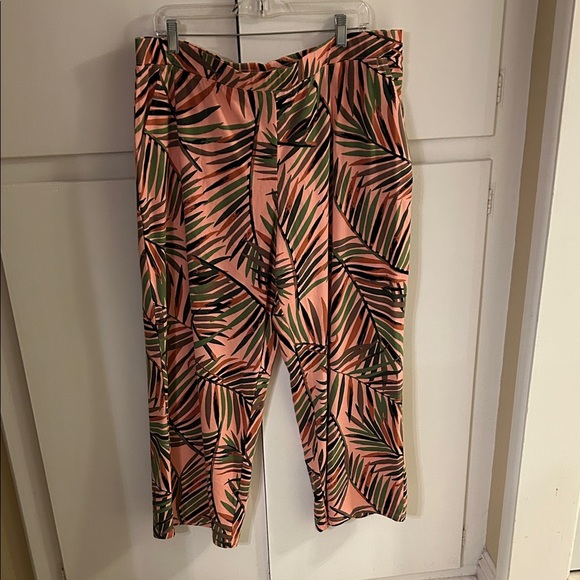 d&co Pants - D&Co Beach Leaf Print Pants